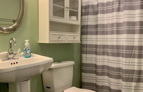 Prairie Grove Maison | Little House In The Grove Private, Comfortable, Squeaky Clean!