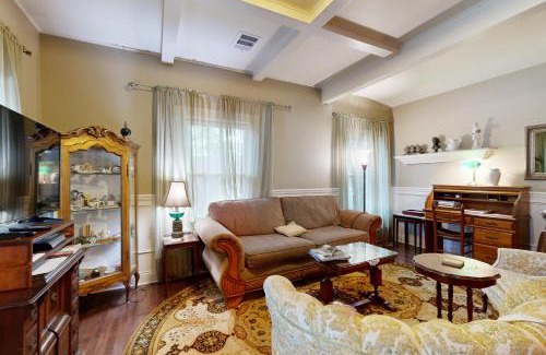 SoFi Maison | Little house on Monroe