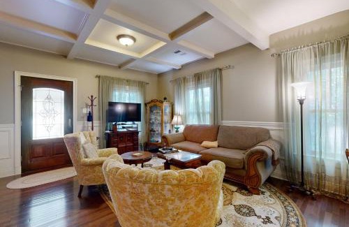 SoFi Maison | Little house on Monroe