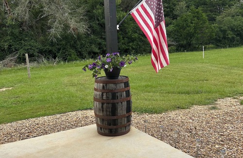 Hearne Maison | Little House on the Creek- 15 min from The Franklin Ranch 30 min from Kyle Field