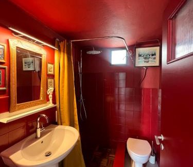 Paralia Kallonis Maison | Little House on the Sea