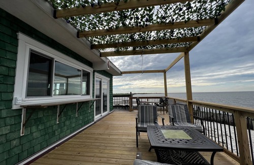 Heislerville Maison | little house packs a punch on Delaware Bay NJ