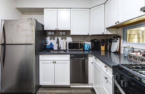 Bloomfield Appartement | Little Italy Lodge-2 Bedroom Stay in Bloomfield