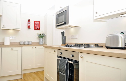 Alverstoke Maison | Little Lane is a charming, recently refurbished 2 bedroom cottage sleeping 4