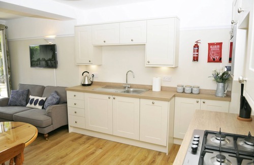 Alverstoke Maison | Little Lane is a charming, recently refurbished 2 bedroom cottage sleeping 4