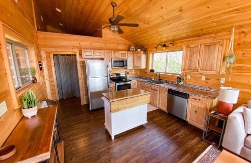 Blowing Rock Cabine | Little Log Cabin: Cozy 1BR w/ Long Range Views