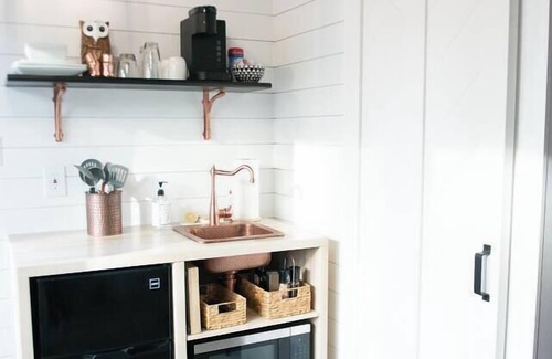 Miller Grove Maison | Little Luxe Romantic Treehouse Cabin