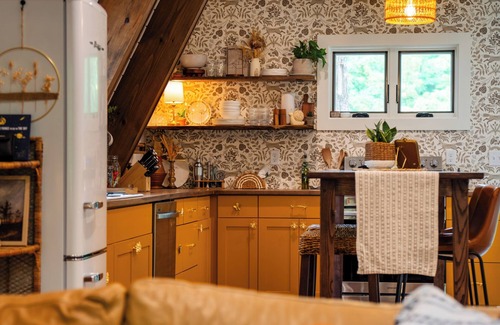 Old Fort Cabine | little mountain a-frame: a cozy, quiet retreat w/ hot tub - pet friendly!