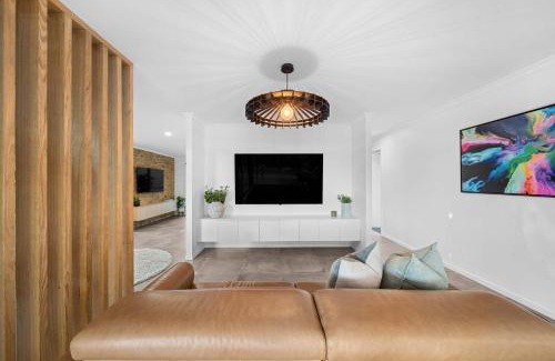 Little Mountain Maison | Little Mountain Modern Acreage Retreat