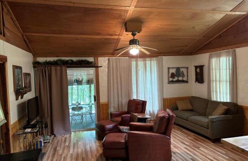 Morrilton Maison | Little Piney Cabin