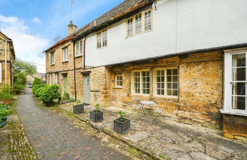 Burford Cottage | Cottage-Traditionelle-Douche-Vue sur la cour