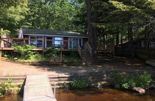 South Sanford Cottage | Petit chalet rouge dans le Maine!