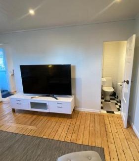 Orebro Appartement | Little red house located 400m from university in Örebro