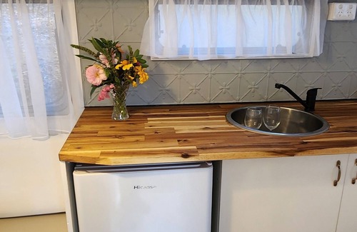 Traveston Cabine | Little Soho – A Soulful Off-Grid Caravan Retreat