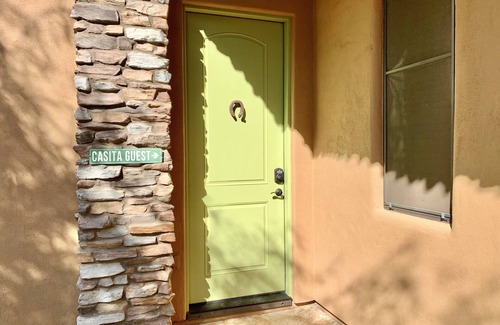 Sunrise Desert Vistas Maison | LITTLE SPUR Casita in N. Scottsdale with kitchen, desert views, and adventure.