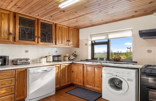 Ballyconneely Chalet De Ski | Little Tara an ideal location for family & friends