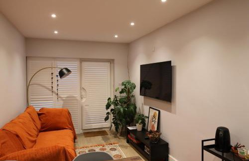 Carshalton South and Clockhouse Appartement | Little Vine - Beautiful Ground floor flat in South London