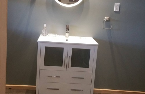 Twillingate Appartement | Little Wild Cove Suite dog friendly!