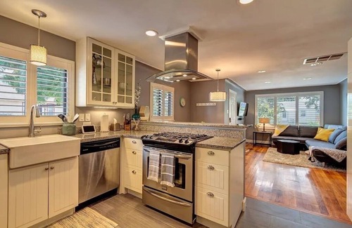 Littleton Maison | Littleton Cottage🏡2 blocks to Main🛍️Pets🐶Fenced Yard♨️Firepit🤑0 Cleaning & Pet Fee
