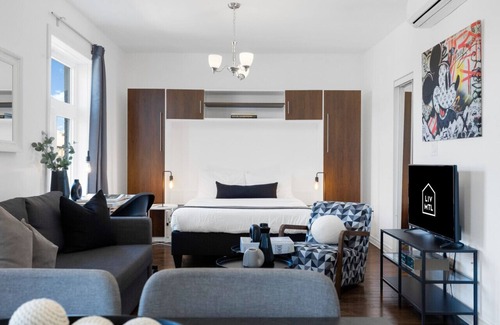 Plateau Mont Royal Appartement | Liv MTL* 55% Off * MTL 301 Modern Studio | Relaxed Getaway + Spacious Rooftop Patio + Office + Pets Stay Free!