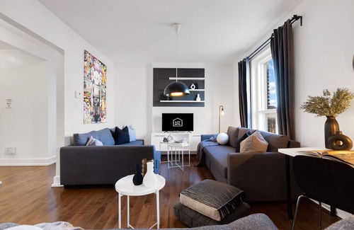 Plateau Mont Royal Appartement | Liv MTL* 60% Off * Chic 2 Spacious 4BR | Large Family Retreat + Rooftop Oasis + Office + Pets Stay Free!