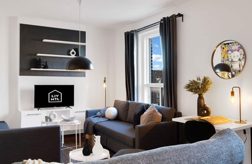 Plateau Mont Royal Appartement | Liv MTL* 60% Off * Chic 2 Spacious 4BR | Large Family Retreat + Rooftop Oasis + Office + Pets Stay Free!