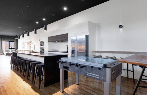 La Petite-Patrie Appartement | Liv MTL* 60% Off * Plaza 2 Spacious Penthouse | Large Family Retreat + Workers Paradise + Free Street Parking