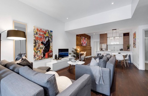 Plateau Mont Royal Appartement | Liv MTL* 60% Off * Soho 5 & 6 Upscale Penthouse | Large Family Retreat + Private Rooftop + Office + Pets Stay Free!