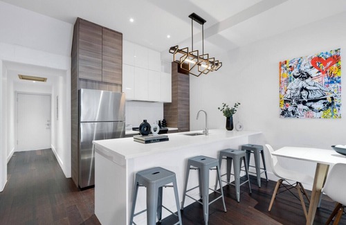 Plateau Mont Royal Appartement | Liv MTL* 55% Off * Soho 5 Upscale Studio | Relaxed Getaway + Private Rooftop + Office + Pets Stay Free!