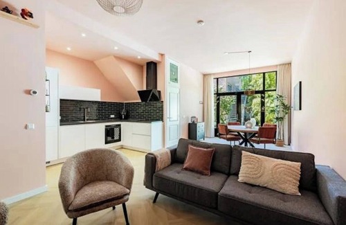 Weesperzijde Appartement | Live by the Water Stylish Apartment Overlooking the Amstel