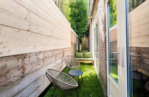Weesperzijde Appartement | Live by the Water Stylish Apartment Overlooking the Amstel