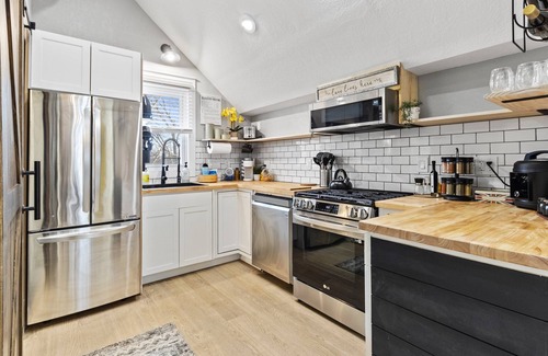Village of Germantown Appartement | Live in Chic and Comfort: Experience Our Thoughtfully Designed 1 Bed with Loft!