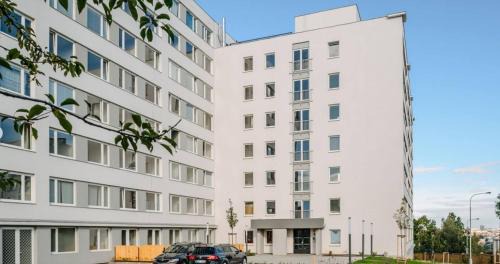 Chodov Appartement | LIVE-INN PRAGUE 1 BDR CITY VIEW SUITE FOR 1-4 GUESTS, 20 Mins to center, Lift, Gym, Reception, Parking, Roof Terrace, Game & Party