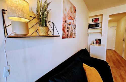 Chodov Appartement | LIVE-INN PRAGUE 1 BDR CITY VIEW SUITE FOR 1-4 GUESTS, 20 Mins to center, Lift, Gym, Reception, Parking, Roof Terrace, Game & Party