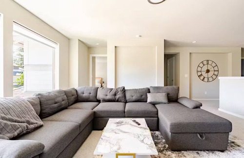 Port Orchard Maison | Live Luxe - 4K SQFT by Famous Golf Course