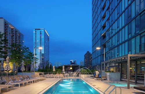 Old Town Appartement | Live the Suite Life: Historic Old Town Chicago Stays with Modern Luxury & Style
