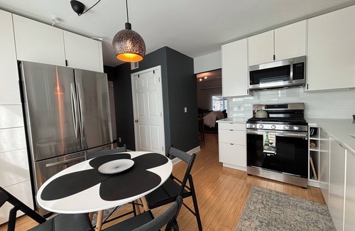 Smyrna Maison | LiveWorkPlaynearTruistPark- privacy, updated kitchen, fast Wi-Fi & YouTubeTv