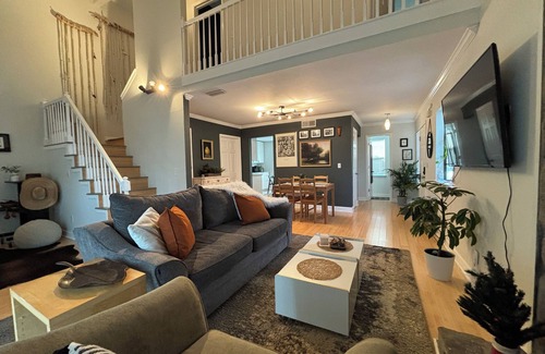 Smyrna Maison | LiveWorkPlaynearTruistPark- privacy, updated kitchen, fast Wi-Fi & YouTubeTv