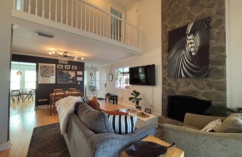 Smyrna Maison | LiveWorkPlaynearTruistPark- privacy, updated kitchen, fast Wi-Fi & YouTubeTv