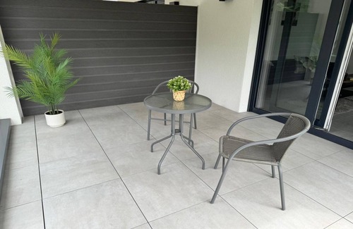 Trachenberge Appartement | Living Apartment mit Kamin und Terrasse