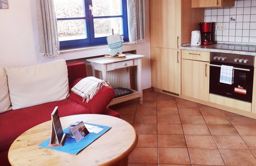 Lancken-Granitz Appartement | Séjour sous "Reet" familial, chiens admis, jardin + grand espace ouvert