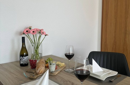 Schonebeck Appartement | Livoro Dormitorio Apartment