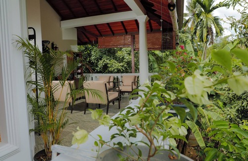Udapalatha Villa | Liyara Villas is located near the Ambuluwawa mountain, a popular tourist spot.