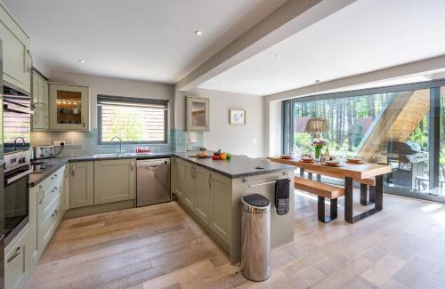 Weybourne Maison | Liz's Lodge by Big Skies Cottages