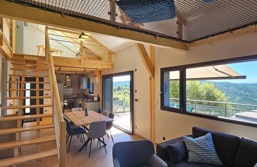 Queyrieres Chalet De Ski | Lizieux: Chalet de qualité avec vue sur les montagnes de Haute-Loire