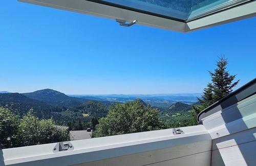 Queyrieres Chalet De Ski | Lizieux: Chalet de qualité avec vue sur les montagnes de Haute-Loire