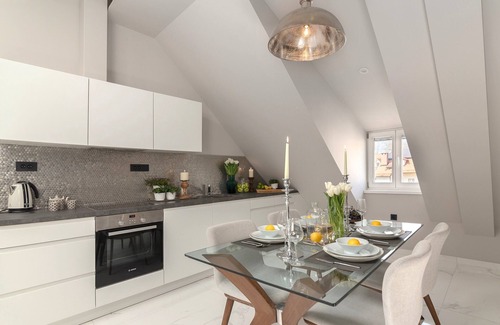 Ljubljana Old Town Appartement | Casco antiguo de Liubliana, hermoso apartamento en el último piso con ascensor