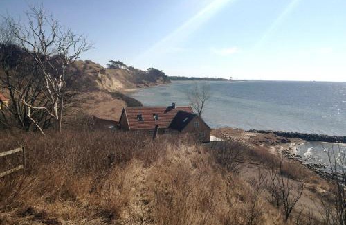 Borstahusen Appartement | Ljus etagevåning med havsutsikt i gamla Borstahusen