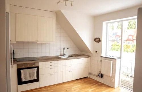 Borstahusen Appartement | Ljus etagevåning med havsutsikt i gamla Borstahusen