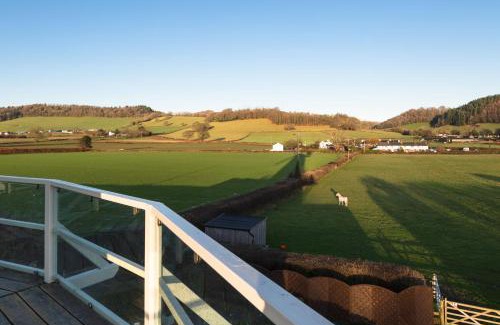 Monkswood Maison | Llancayo Windmill